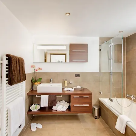 Alex Private Luxury *